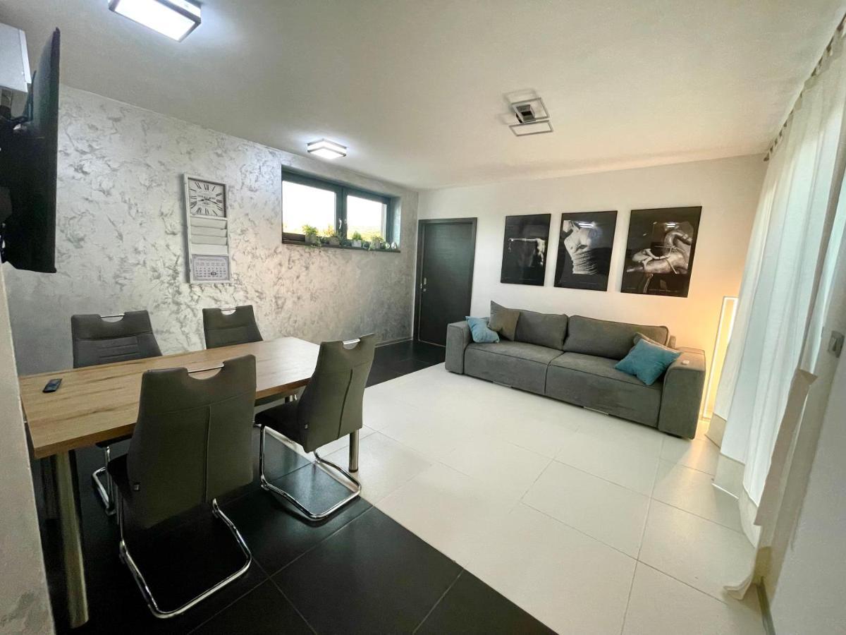 Mega Apartment Prvacina Exterior photo